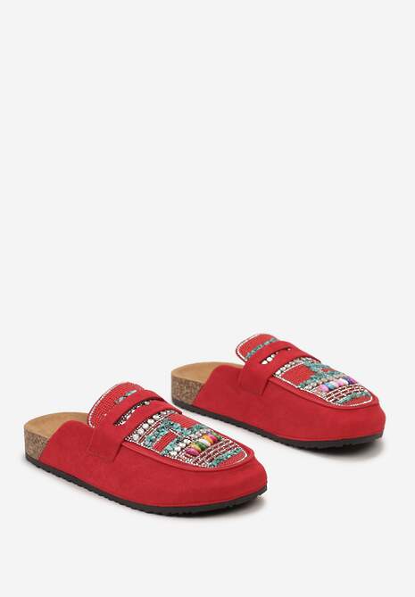 Czerwone Klapki Mule z Koralikami na Zakrytym Nosku Aserhia