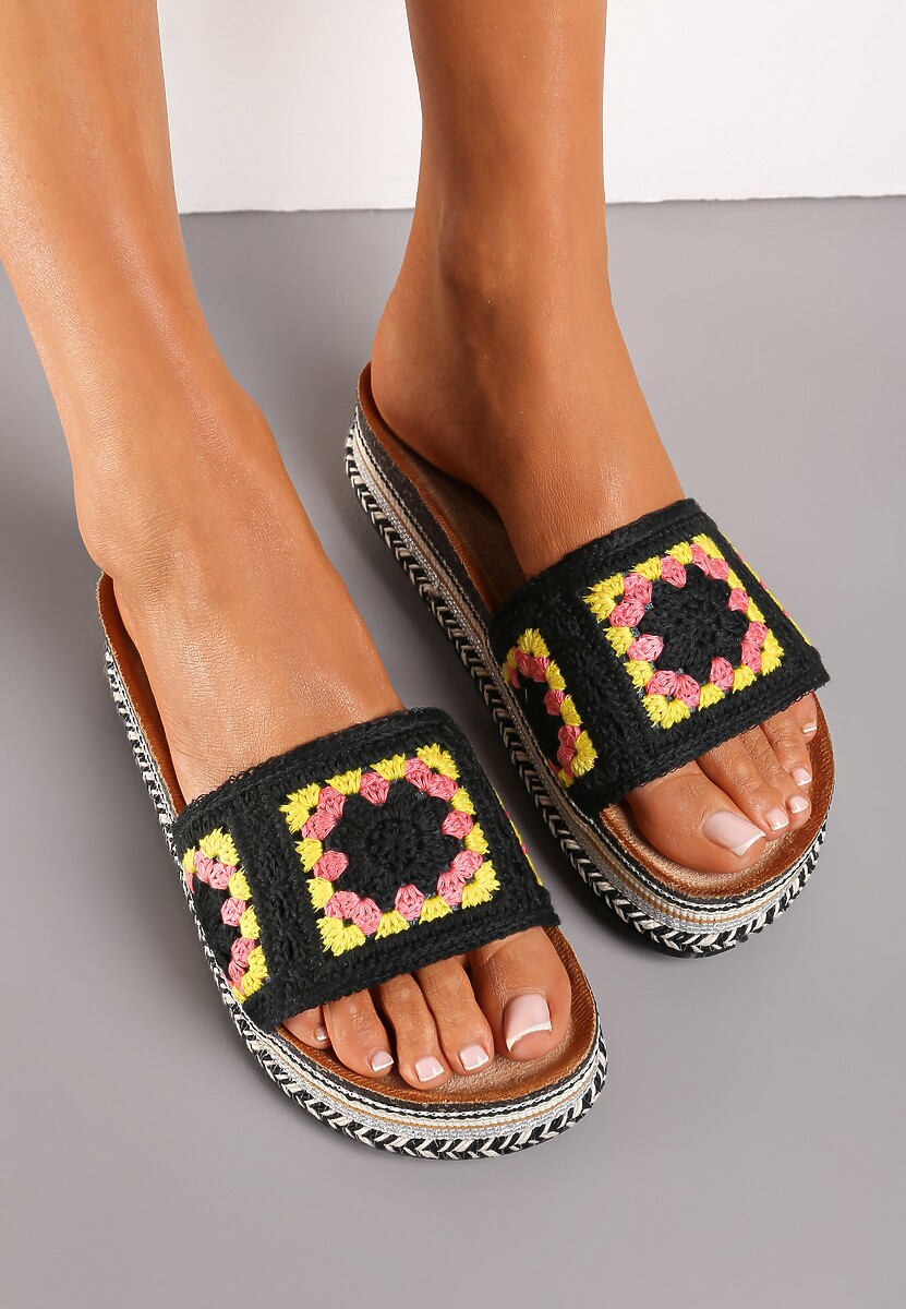 Czarne Klapki Ozdobione Metaliczną Nitką na Platformie Vabia