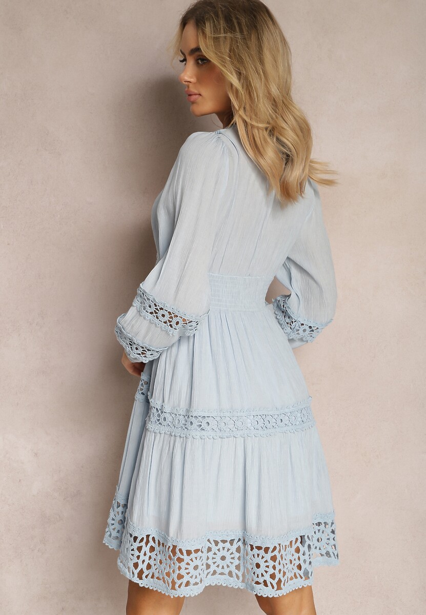 Jasnoniebieska Rozkloszowana Sukienka Mini z Ażurowym Wzorem i Gumką Ilermia