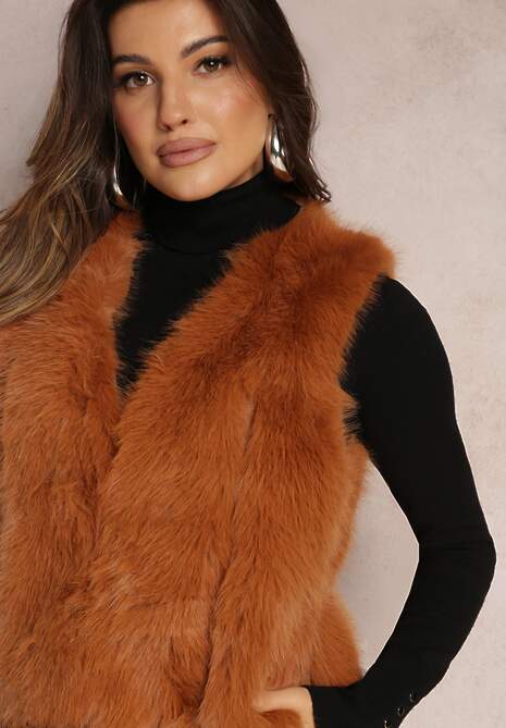 Brązowa Puchata Kamizelka z Futerka Ozdobiona Imitacją Skóry Tekllesa