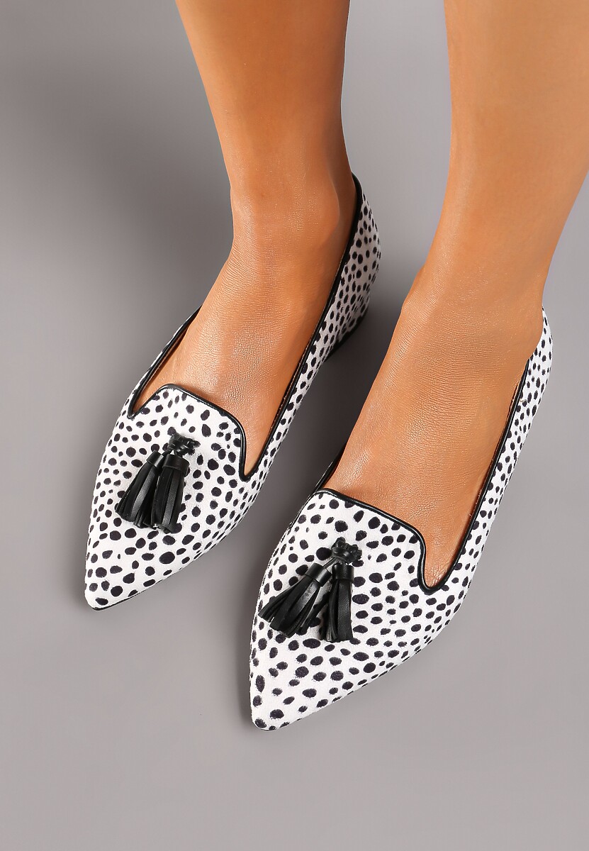 Czarne Czółenka Mokasyny na Słupku Ozdobione Frędzlami i Kropkami Bianath