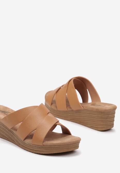 Brązowe Klapki z Ekoskóry na Niskim Koturnie Ellmina