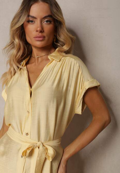 Żółta Rozkloszowana Sukienka o Koszulowym Kroju Ozdobiona Paskiem w Talii i Guzikami Rosofia