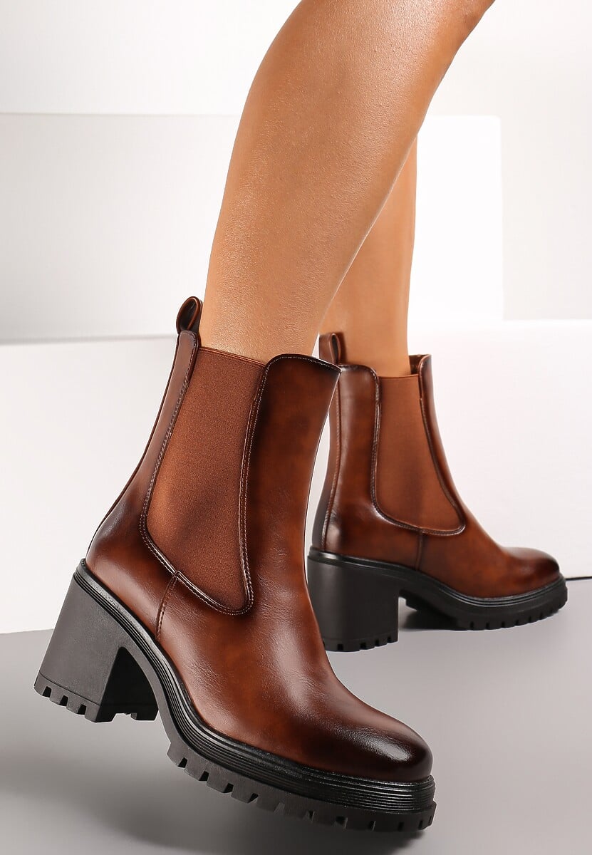 Brązowe Botki Sztyblety na Słupku z Elastyczną Wstawką Kennadia