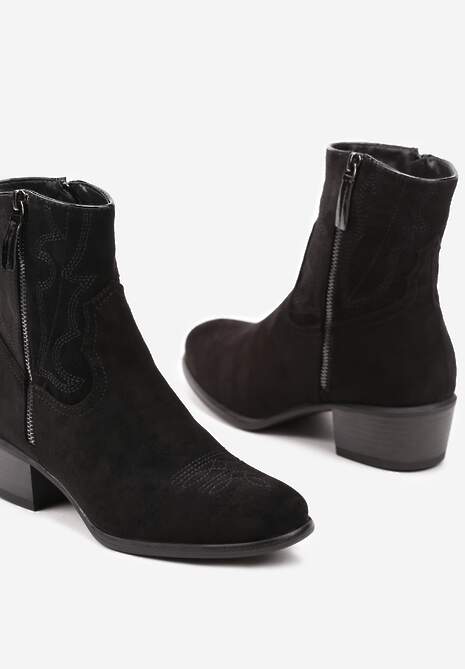 Czarne Botki Kowbojki z Delikatnym Haftem na Słupku Malwida