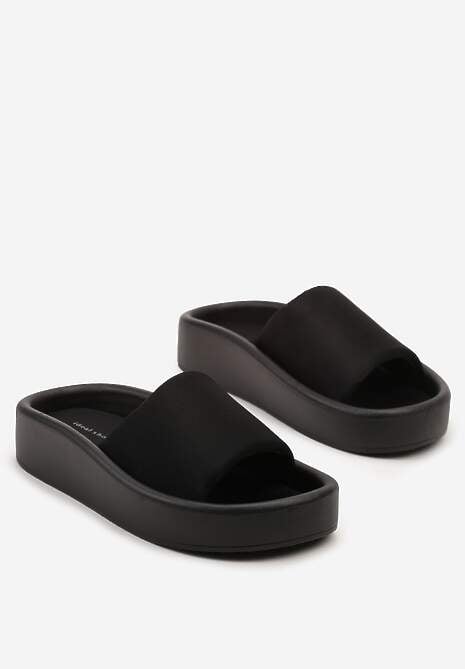 Czarne Piankowe Klapki na Płaskiej Podeszwie z Szerokim Paskiem Querisa
