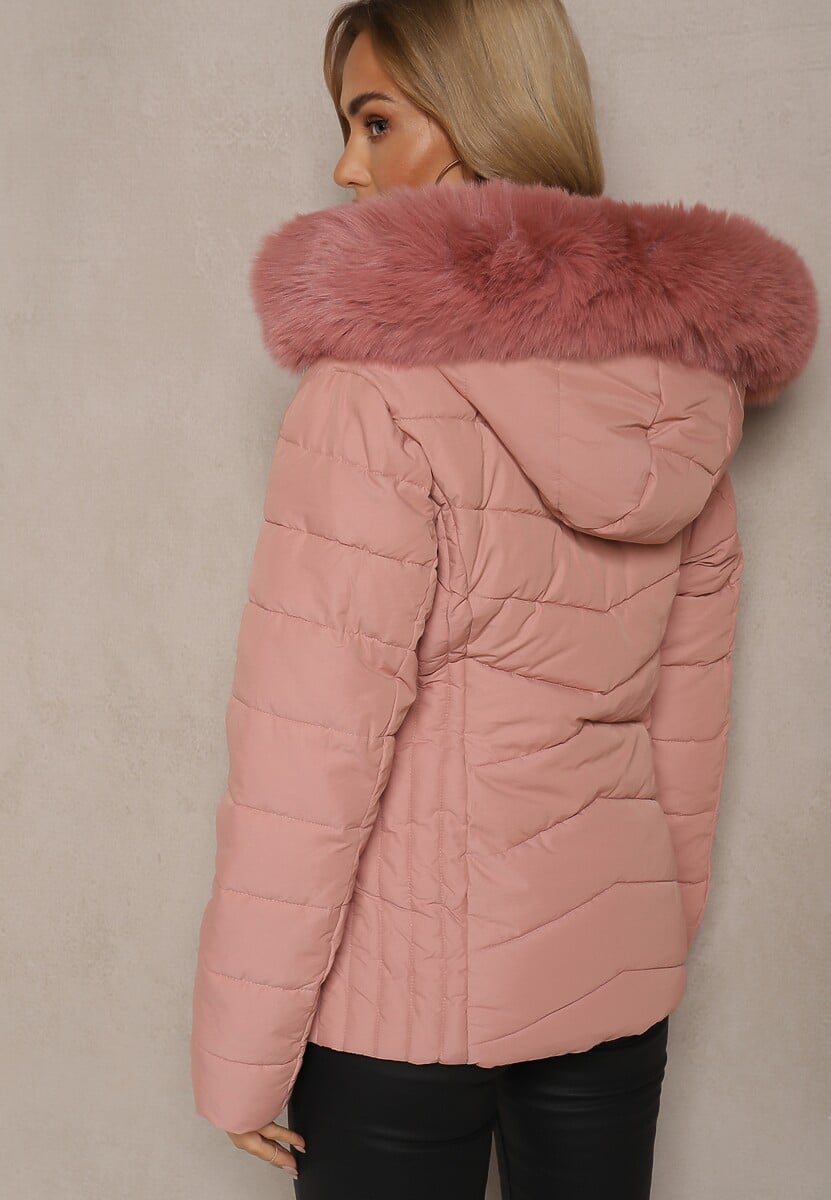 Ciemnoróżowa Taliowana Kurtka Pikowana z Odpinanym Kapturem z Futrem Mocno Ocieplana Lizzitte