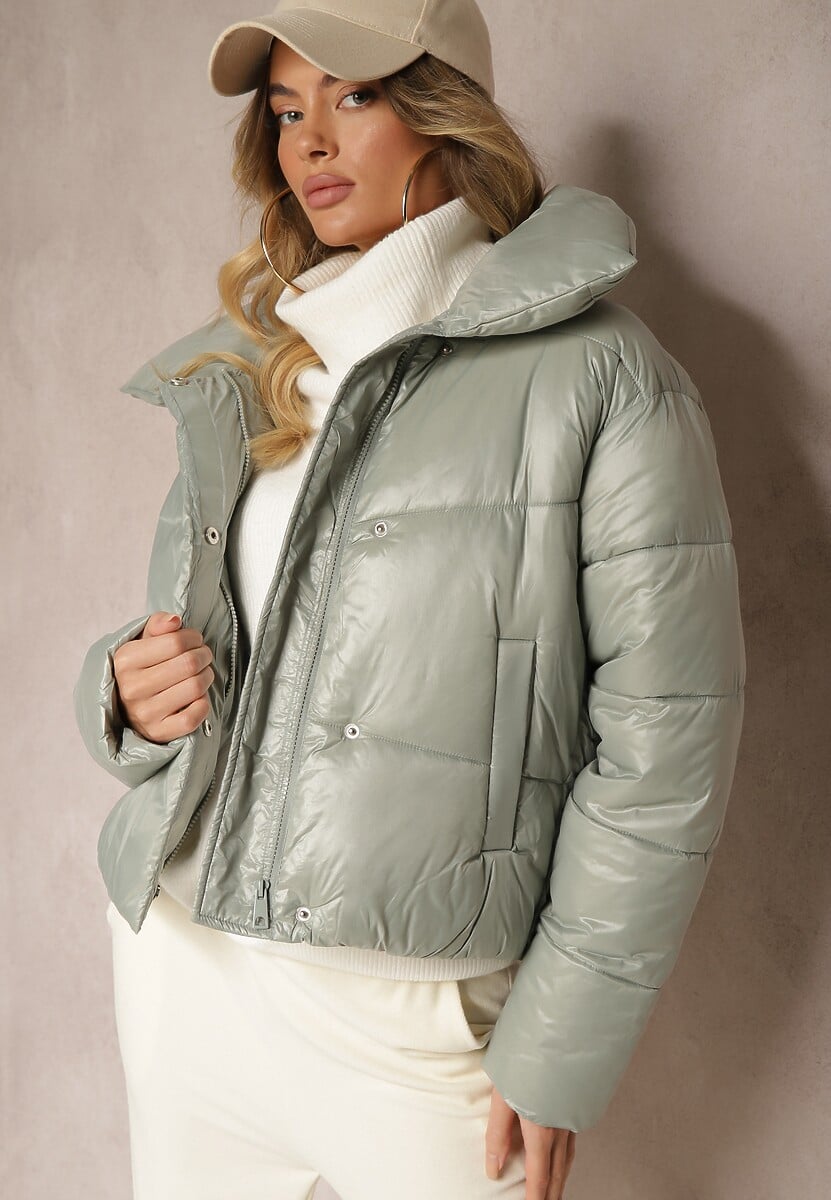 Biała Puchowa Kurtka z Pikowanymi Przeszyciami Wywiniętym Kołnierzem i Kieszeniami Melabine