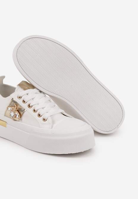 Białe Trampki na Platformie z Biżuteryjną Aplikacją Gonessa