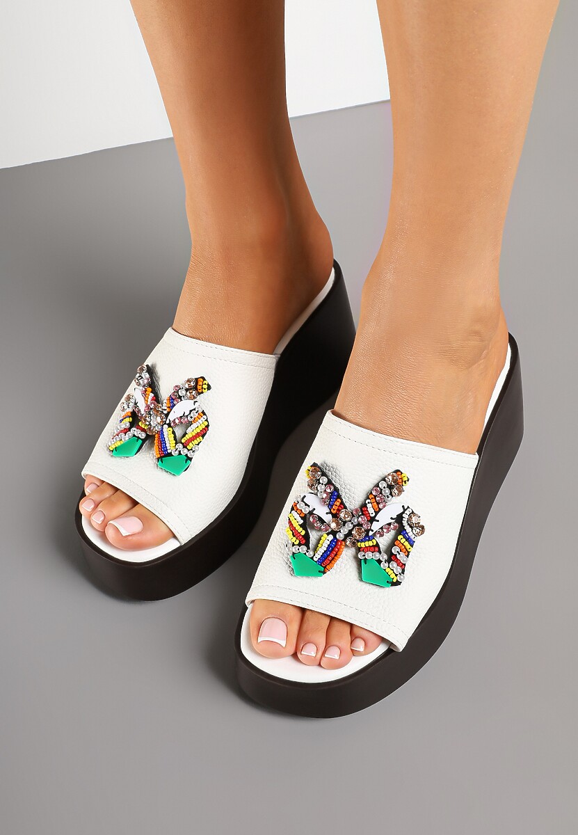 Białe Klapki Ozdobione Cyrkoniami i Kokardą Sesavira