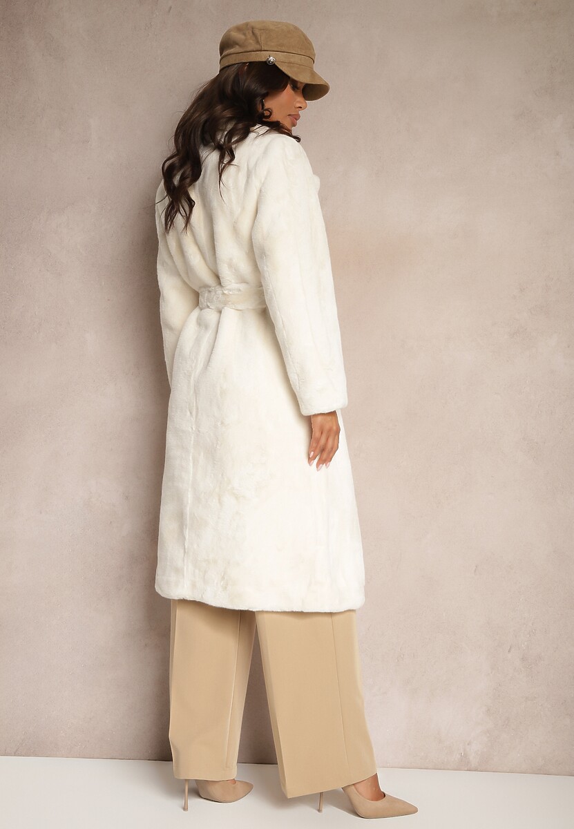 Jasnobeżowy Szlafrokowy Płaszcz Wiązany w Talii z Futerka Izalora