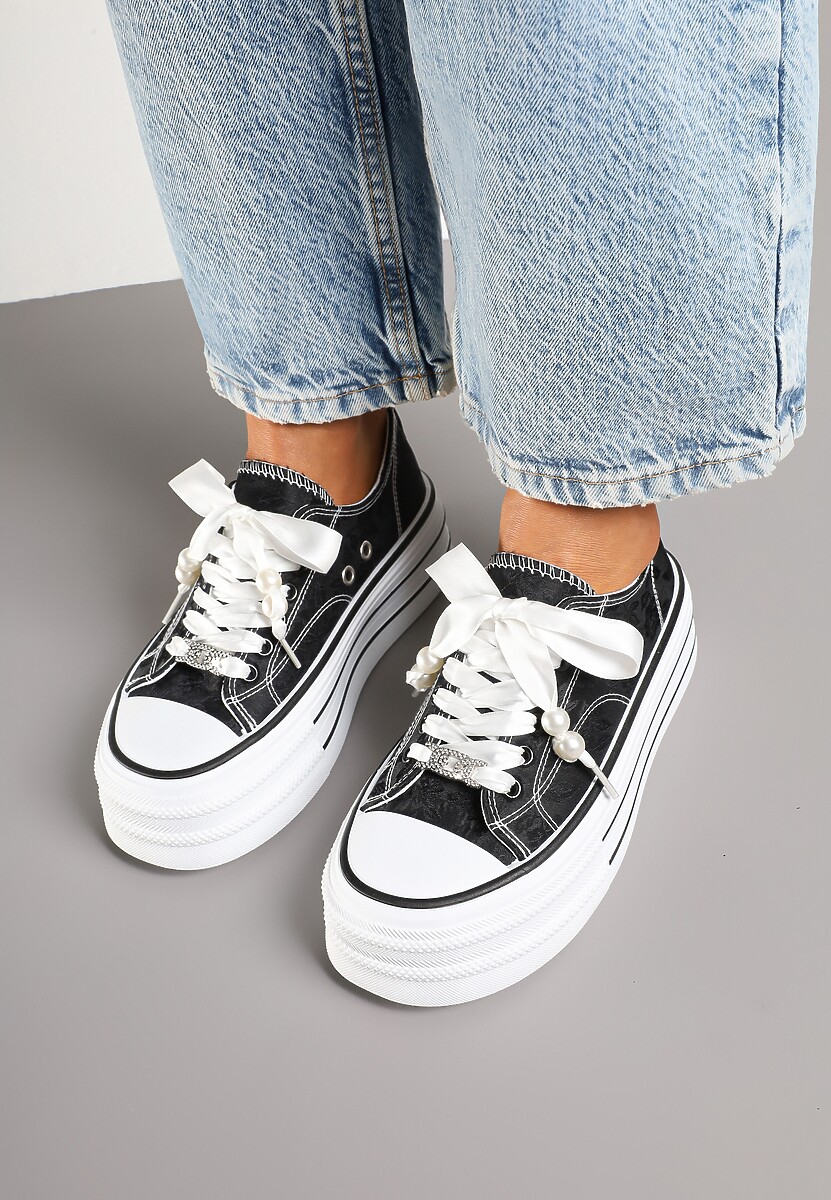 Czarne Trampki na Platformie Ozdobione Perełkami Yasami