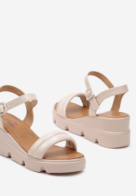 Beżowe Sandały z Ekoskóry Zapinane Przy Kostce na Koturnie Gazina