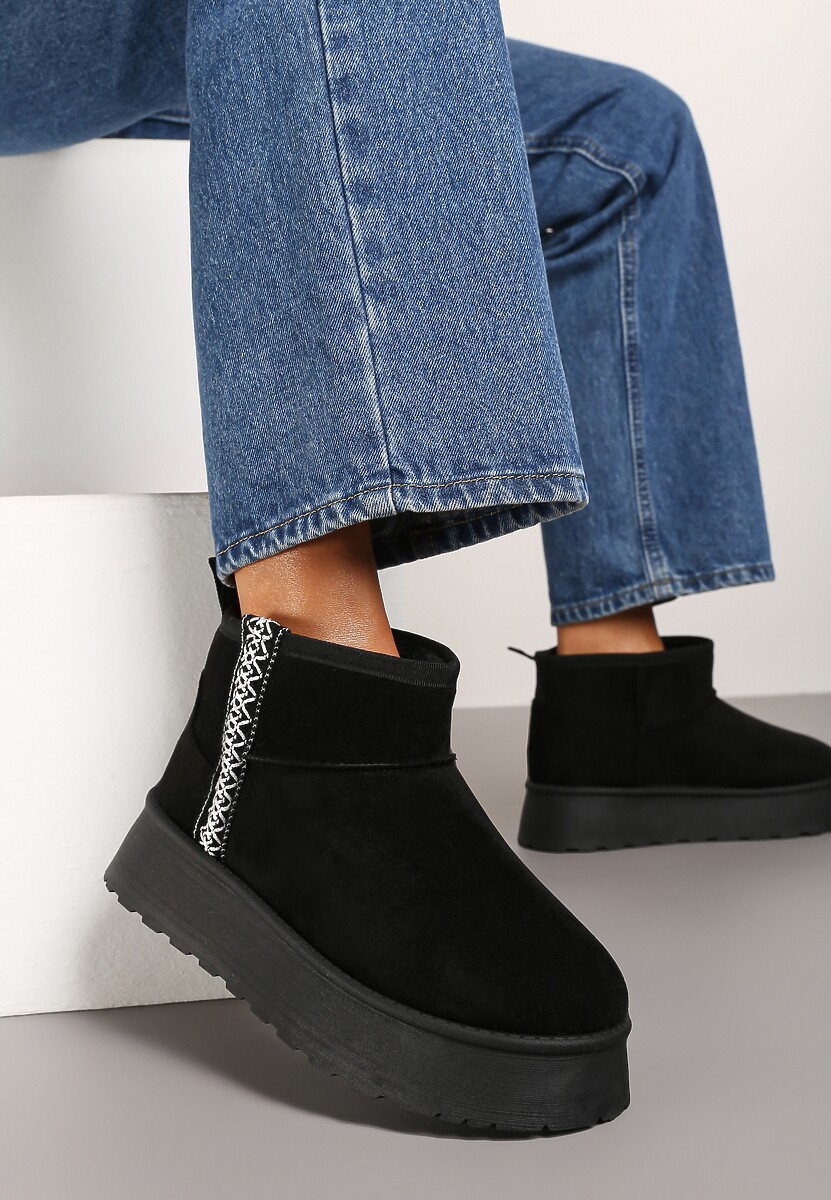 Czarne Krótkie Śniegowce na Platformie z Ozdobną Tasiemką Motavia