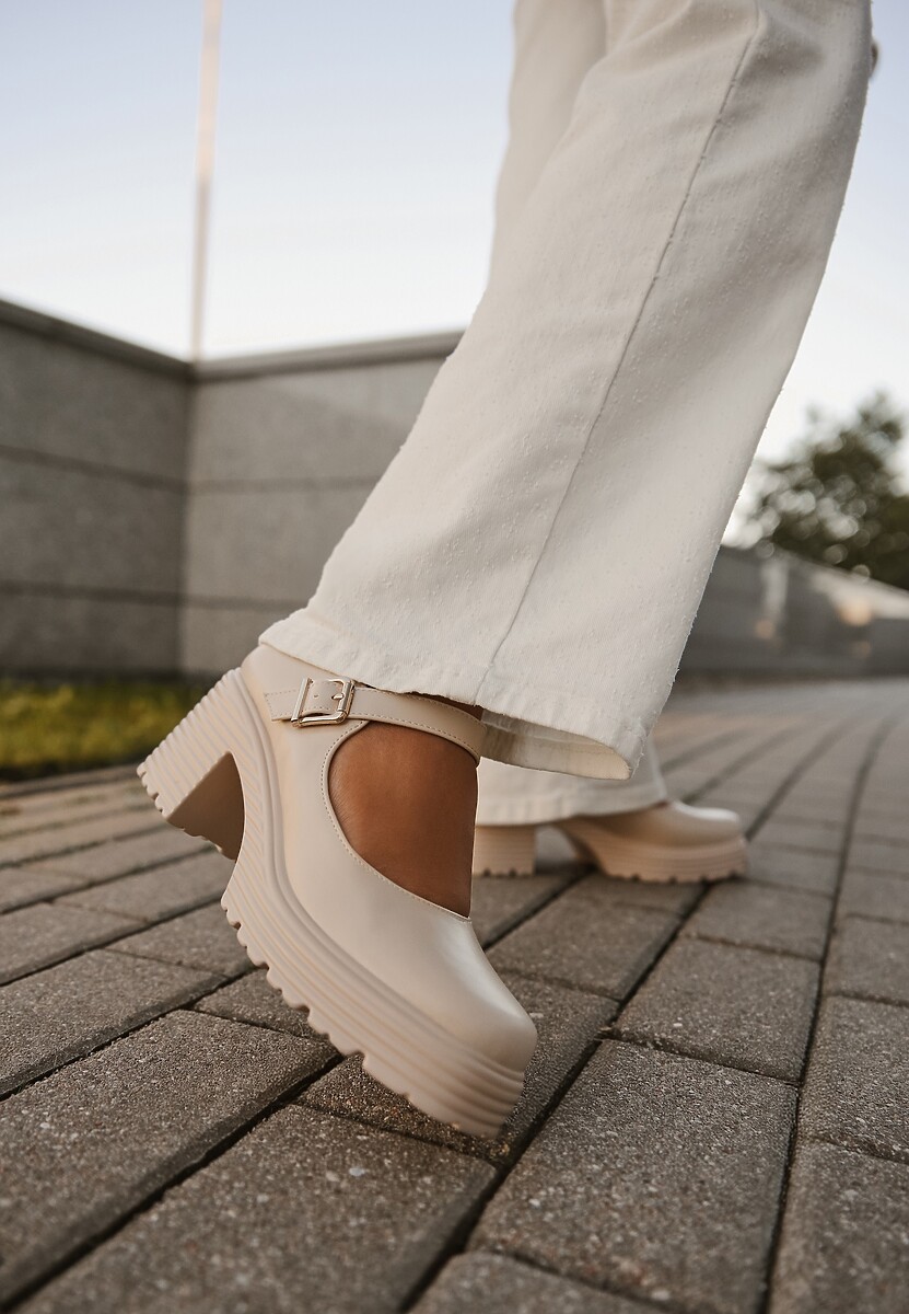 Jasnobeżowe Półbuty na Platformie i Słupku w Stylu Mary Jane ze Sprzączką Rivora