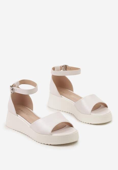 Białe Sandały z Ekoskóry z Zakrytą Piętą i Sprzączką na Grubej Podeszwie Pravila
