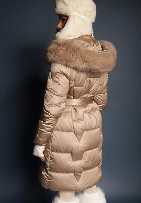 Beżowa Długa Kurtka Pikowana z Odpinanym Kołnierzem i Paskiem Rinarella