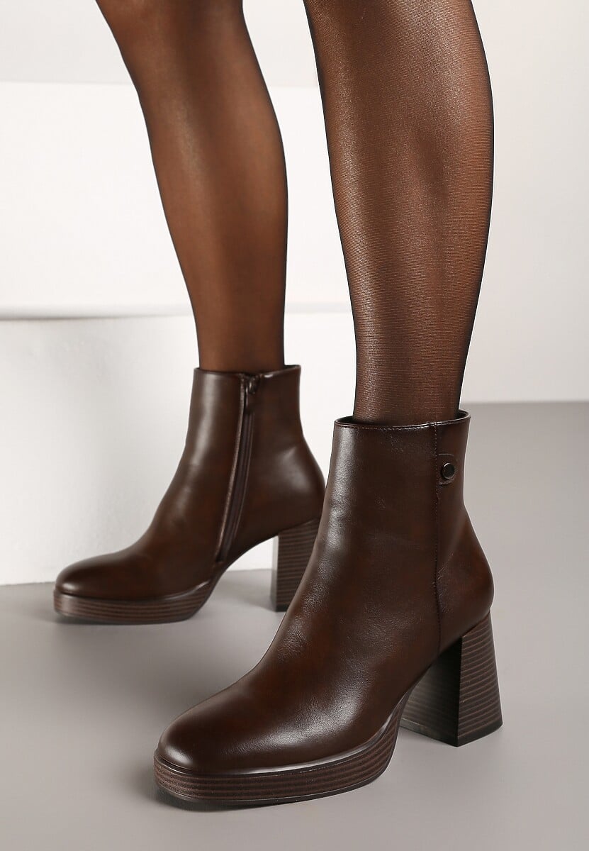 Brązowe Botki na Słupku Ozdobione Kwadratowym Noskiem Ansilena