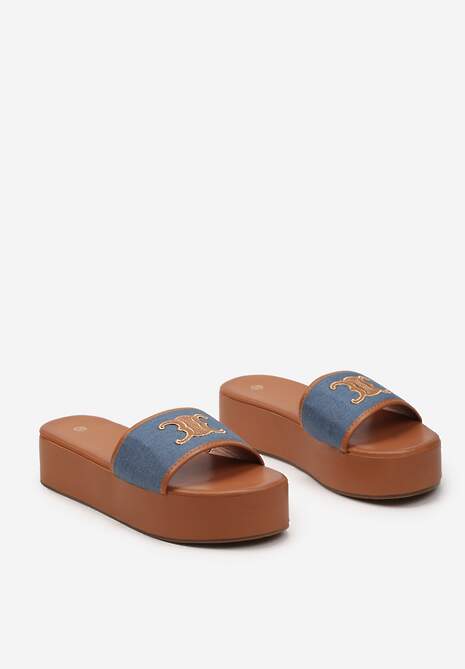 Brązowe Klapki na Platformie z Wytłoczoną Ozdobą Nades