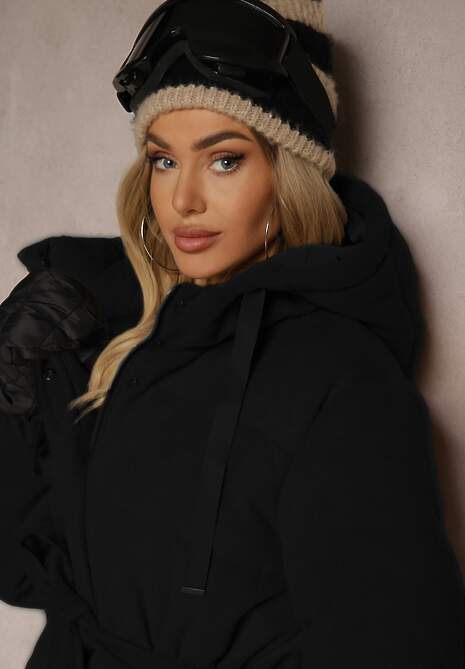 Czarna Kurtka z Kapturem Paskiem i Rozcięciami na Napy Zdobiona Pikowanymi Przeszyciami Semandira