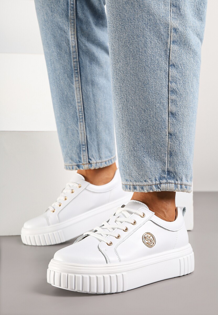 Białe Sneakersy na Platformie ze Skóry Naturalnej z Metaliczną Ozdobą Dolennea
