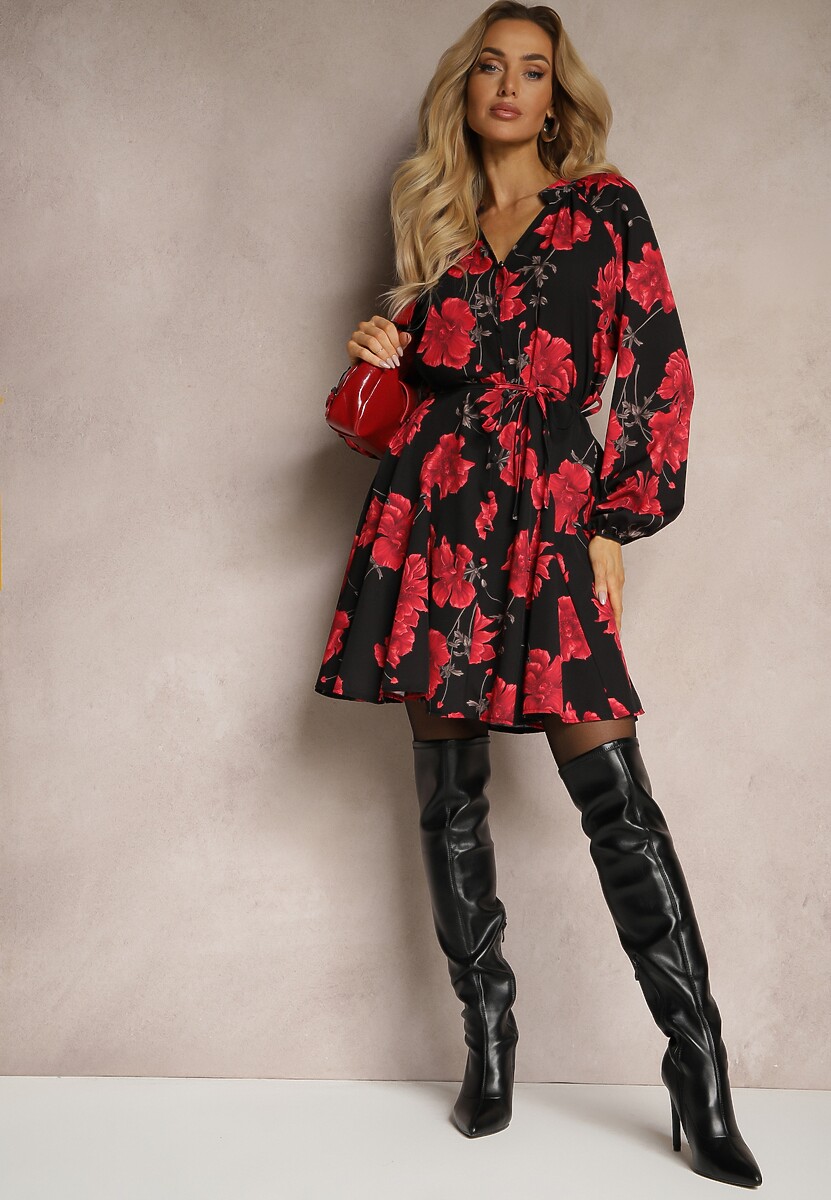 Czarno-Czerwona Sukienka w Kwiatowy Print o Rozkloszowanym Kroju z Wiązaniem w Talii Ameriana