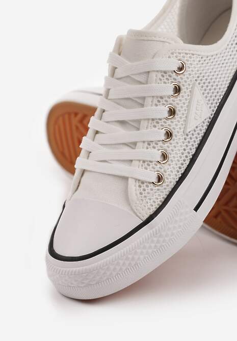 Białe Szydełkowe Trampki o Klasycznym Fasonie Vovessa