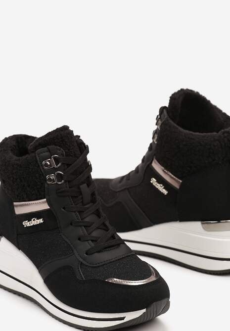 Czarne Botki na Koturnie w Streetwearowym Stylu Ozdobione Futerkiem Arabelline