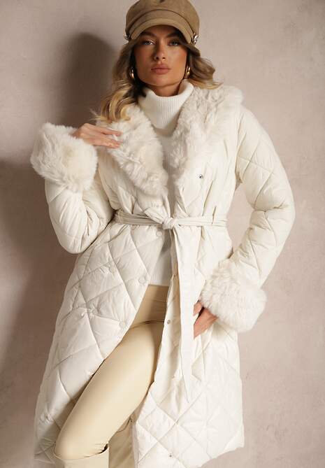 Biała Kurtka z Pikowanymi Przeszyciami i Polarową Podszewką Zdobiona Futerkiem i Paskiem Edellia