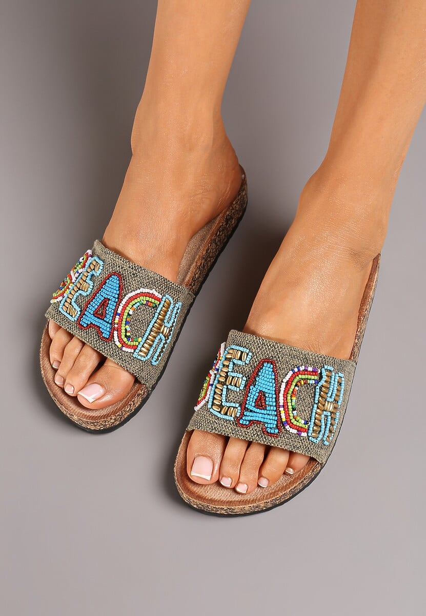 Ciemnozielone Klapki na Płaskiej Korkowej Podeszwie z Ozdobnym Napisem Cedemia