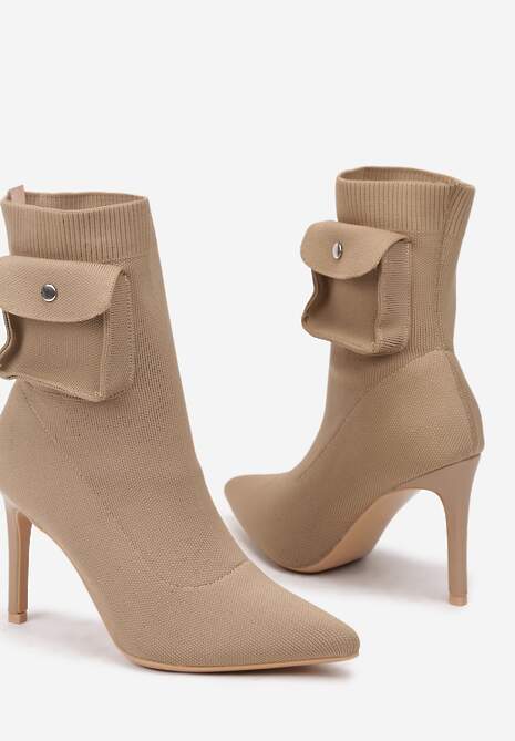 Ciemnobeżowe Botki na Obcasie z Dopasowaną Cholewką Zdobioną Kieszonką z Napem Nelidael