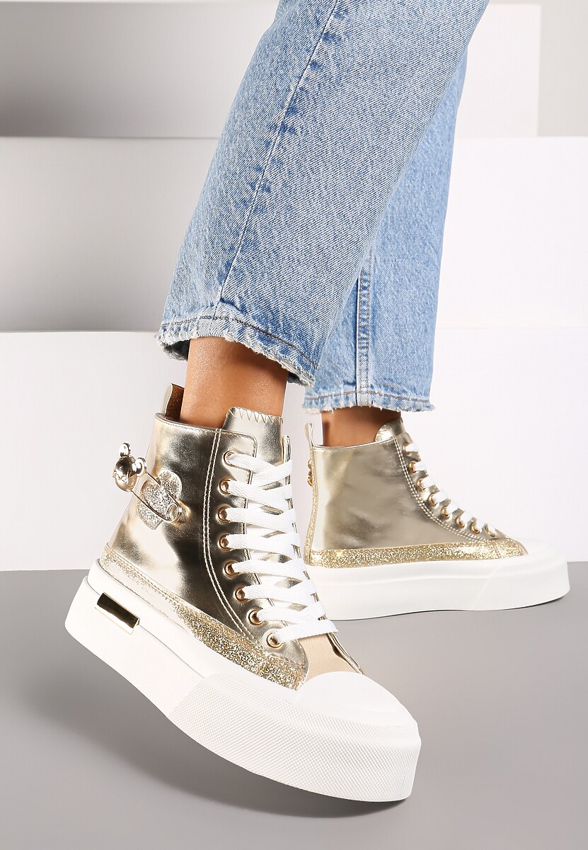 Białe Trampki z Wysoką Cholewką na Platformie Wykończone Brokatową Broszką Terilaina