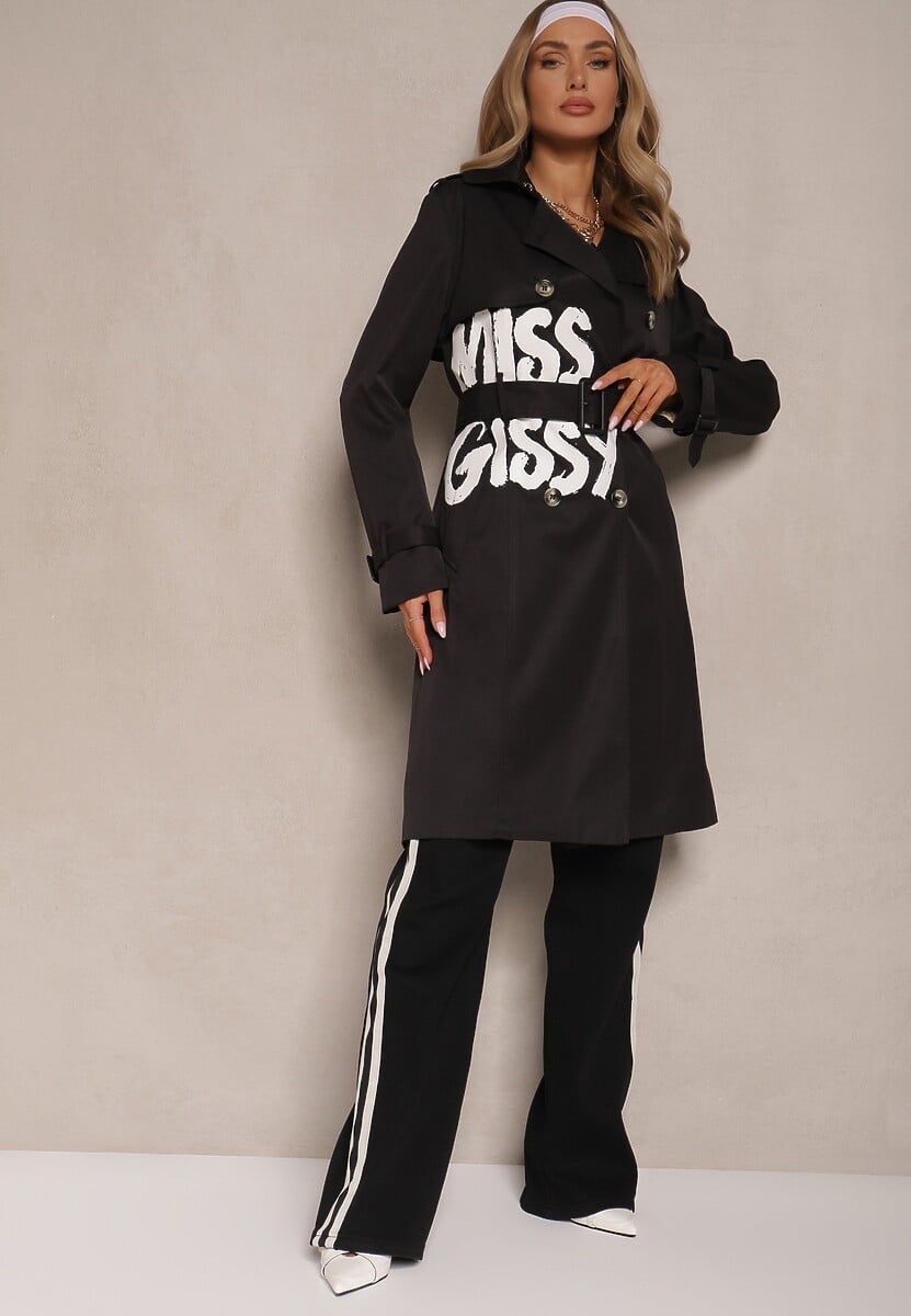 Czarny Płaszcz Dwurzędowy Trencz z Wiskozą Ozdobiony Napisem i Paskiem Janisella