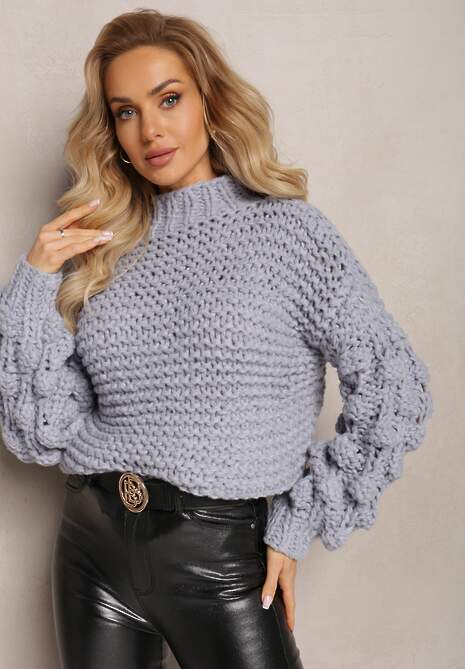 Niebieski Klasyczny Golf z Ozdobnym Splotem na Rękawach Biska