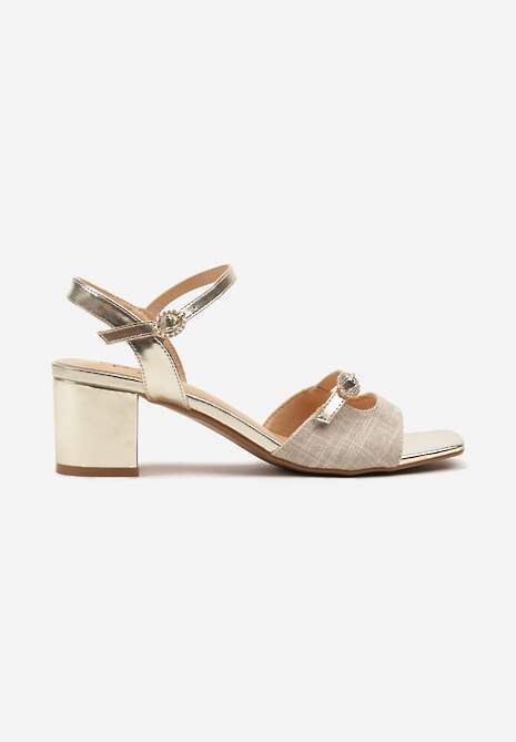 Złote Sandały na Słupku Ozdobione Cyrkoniową Klamrą i Wycięciami Tellisca