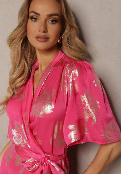 Różowa Kopertowa Sukienka w Metaliczny Florystyczny Wzór z Materiałowym Paskiem w Talii Glerina