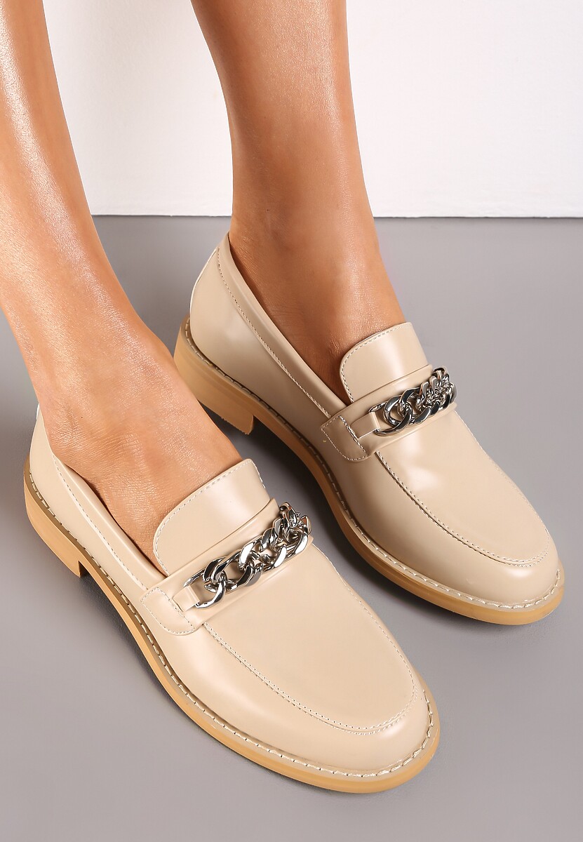 Beżowe Mokasyny na Płaskim Obcasie z Łańcuszkiem Hovale