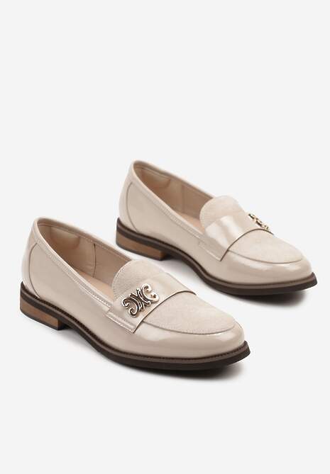 Beżowe Mokasyny Lakierowane z Metaliczną Ozdobą Nilionis