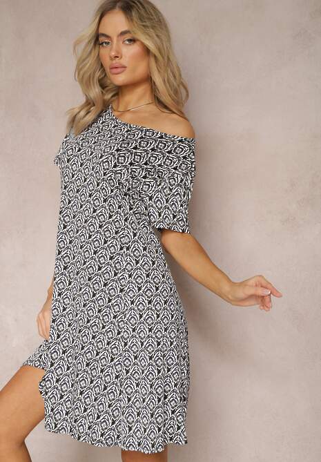 Czarno-Biała Wiskozowa Sukienka o Rozkloszowanym Fasonie z Ornamentalnym Wzorem Jasminas