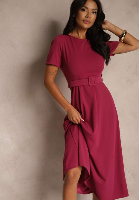 Ciemnoróżowa Sukienka o Rozkloszowanym Kroju z Ozdobnym Paskiem Desiliena