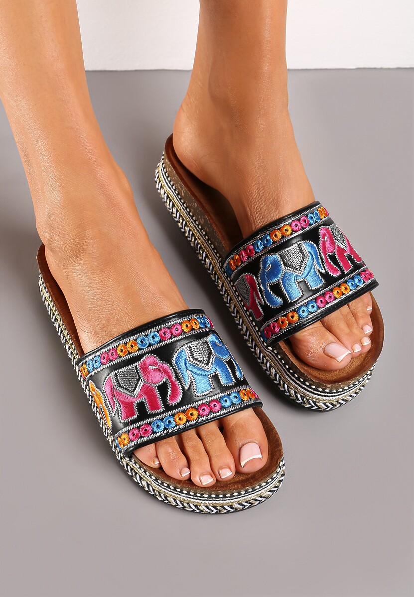Czarne Klapki na Podeszwie w Paski z Haftowanym Motywem Słoni Istgare
