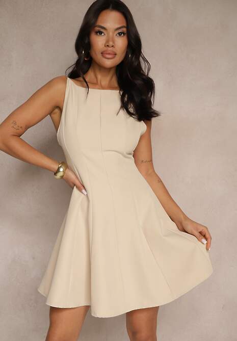 Beżowa Sukienka o Rozkloszowanym Kroju z Przeszyciami Kinolira