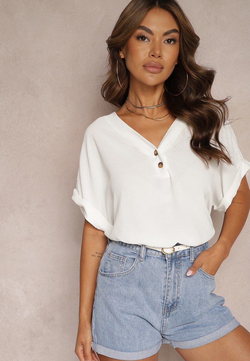 Biała Bluzka z Wiskozą Ozdobiona Ażurowymi Wstawkami Ozdobiona Guzikami Vimalenna