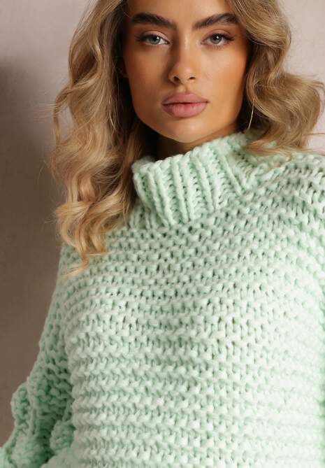 Miętowy Klasyczny Golf z Ozdobnym Splotem na Rękawach Biska