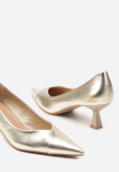 Złote Czółenka Kaczuszki w Klasycznym Stylu z Lakierowanym Wykończeniem Mireria