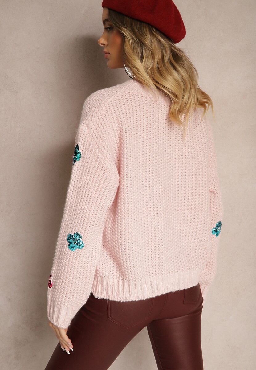 Jasnoróżowy Sweter z Wiskozą Zdobiony Cekinowymi Aplikacjami z Kwiatami Edalora