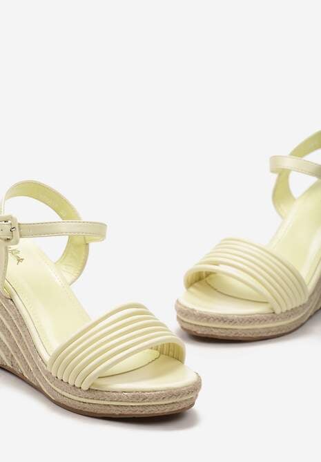 Żółte Sandały Zapinane wokół Kostki Ozdobione Plecionką na Koturnie Gwenda