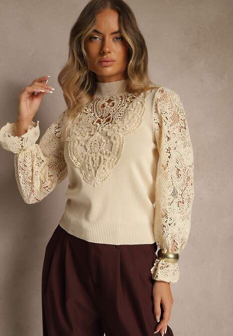 Beżowa Dzianinowa Bluzka Rerto ze Stójką i Koronką na Rękawach i Dekolcie Lilithme