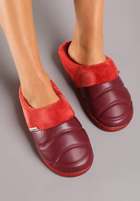Bordowe Kapcie Vices na Płaskiej Podeszwie z Futerkiem i Pikowaniem Equaravia
