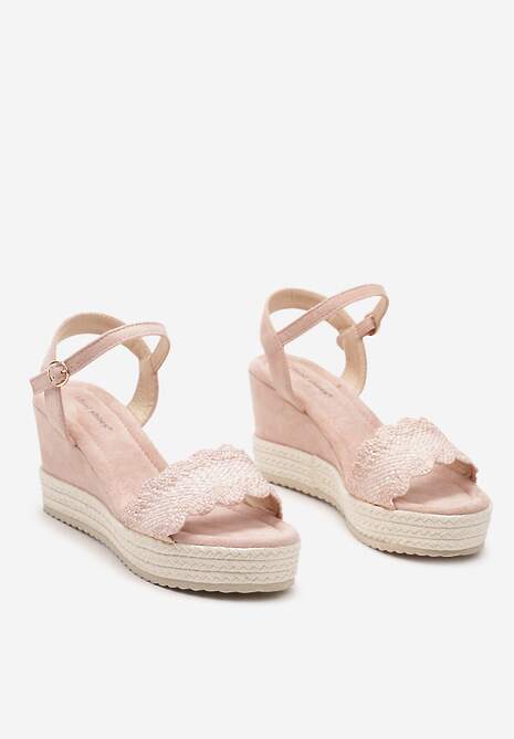 Różowe Sandały z Ekozamszu na Koturnie Zapinane na Sprzączkę z Ozdobną Plecionką Vlalena